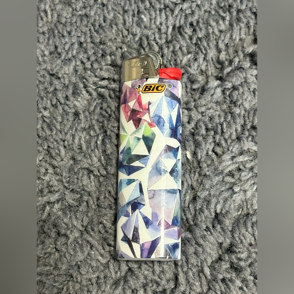 NWT Bic geometrical shapes lighter